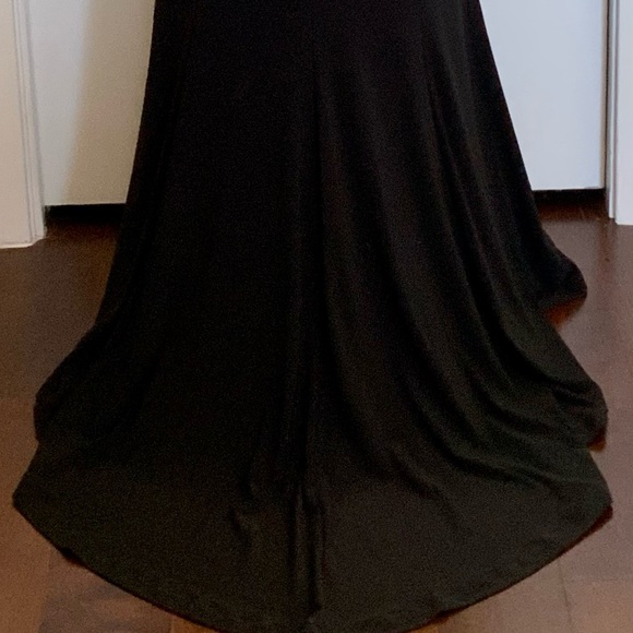 DRAMATIC ADRIANNA PAPELL OFF SHOULDER EVENING GOWN - Picture 3 of 6